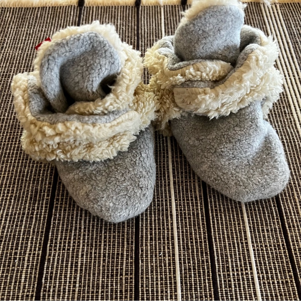 Zutano Furry Gripper Baby Booties